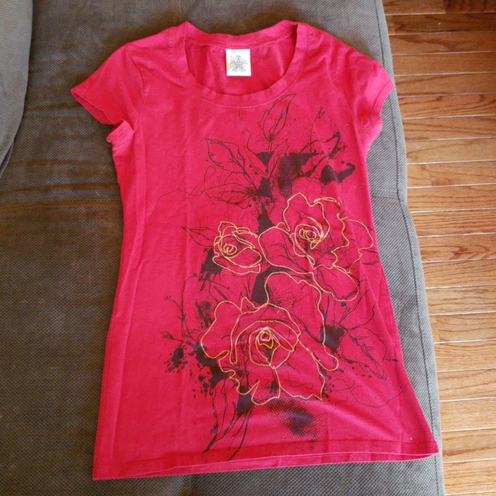 Red Rose Tee